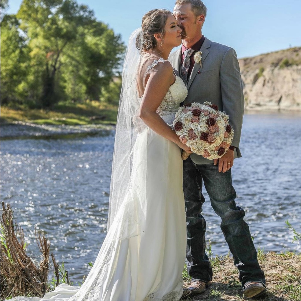 Meet your Posher, Caitlin